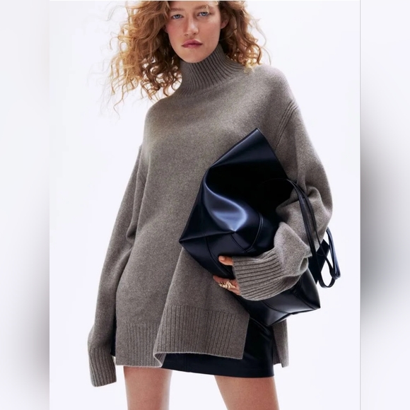 H&M Cream Turtleneck Sweater sz. M - Picture 1 of 8